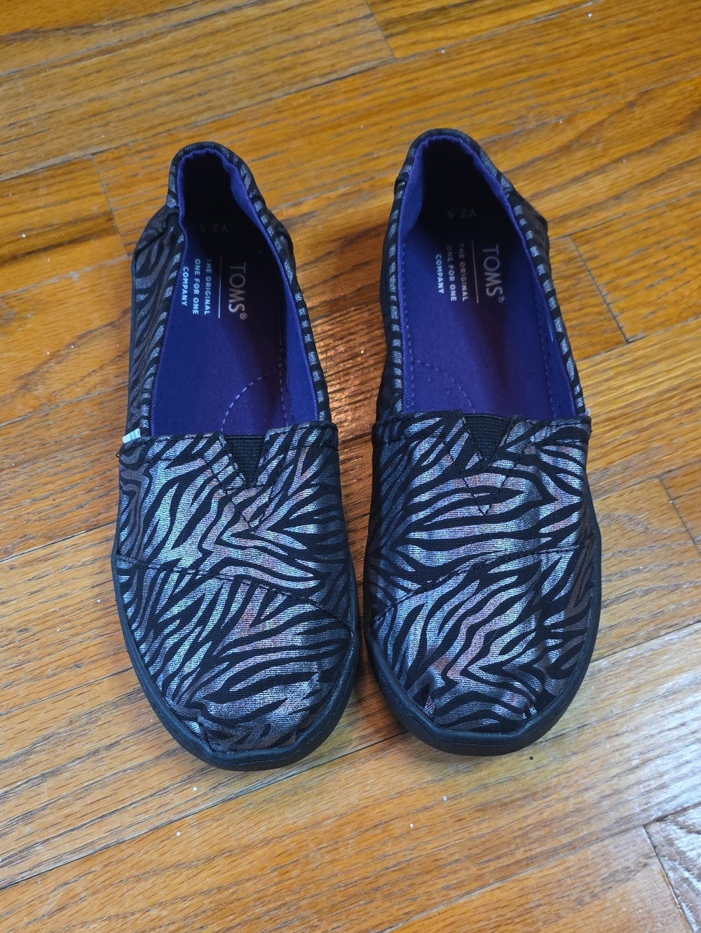 TOMS Y2.5 Purple Metallic Zebra... Like New!